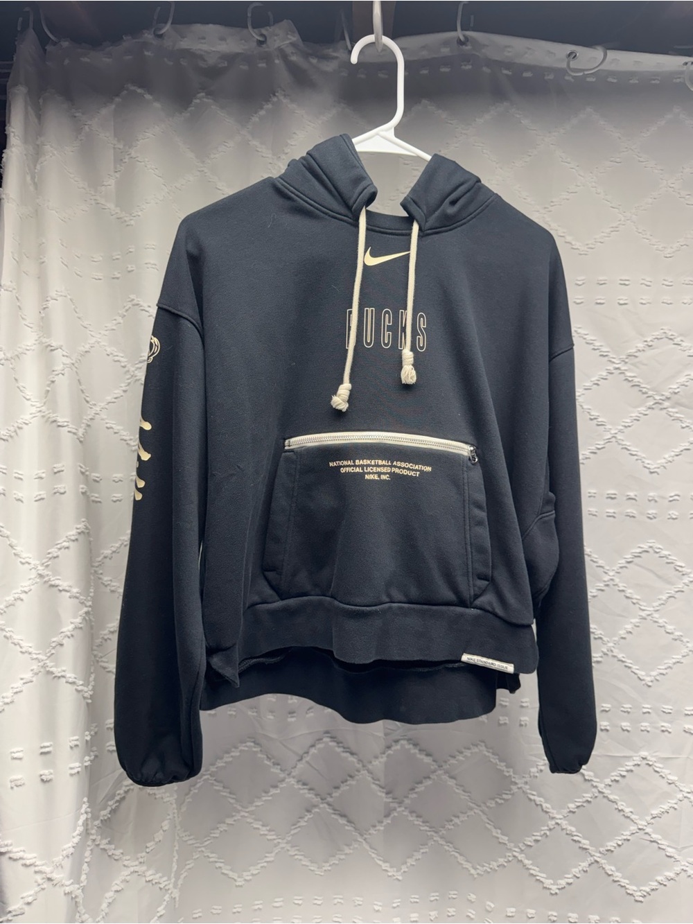 Nike Milwaukee Bucks Standard Issue Black Courtside Pullover Hoodie Womens M